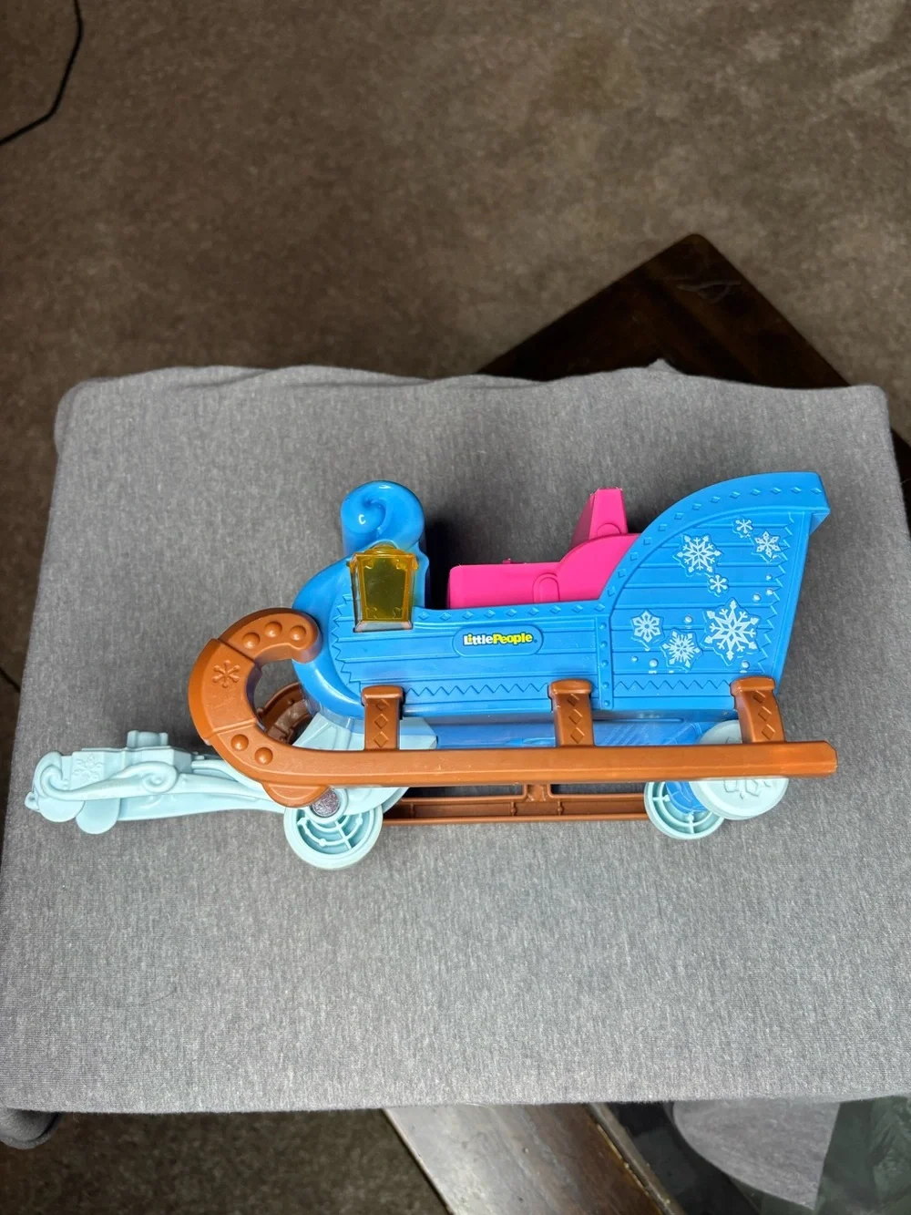 Fisher Price Little People Disney’s Frozen Kristoff’s Light Up Sleigh Gift Toy